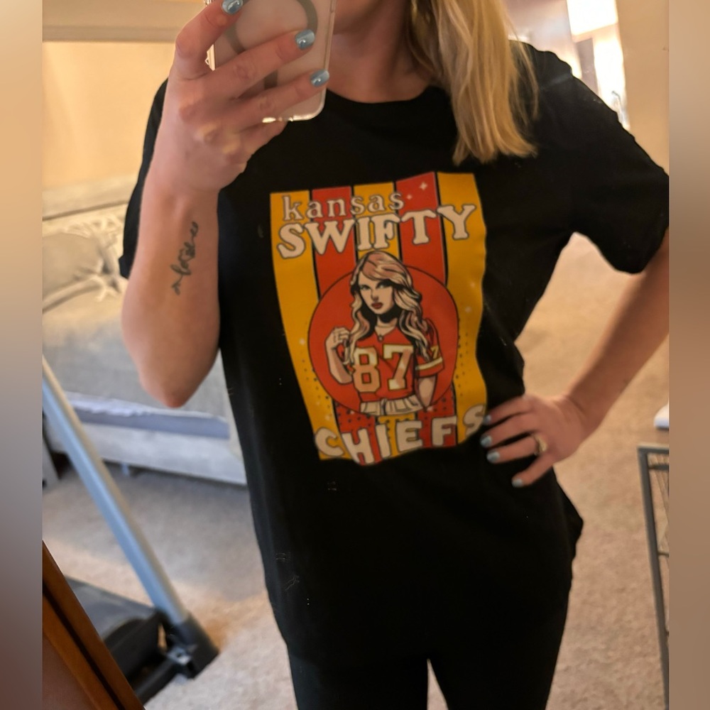 Brand new Swift/chiefs shirt